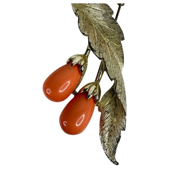 VTG 1962 Sarah Coventry Bittersweet Brooch Faux Coral Gold Tone Leaf Pin Jewelry - Picture 6 of 10